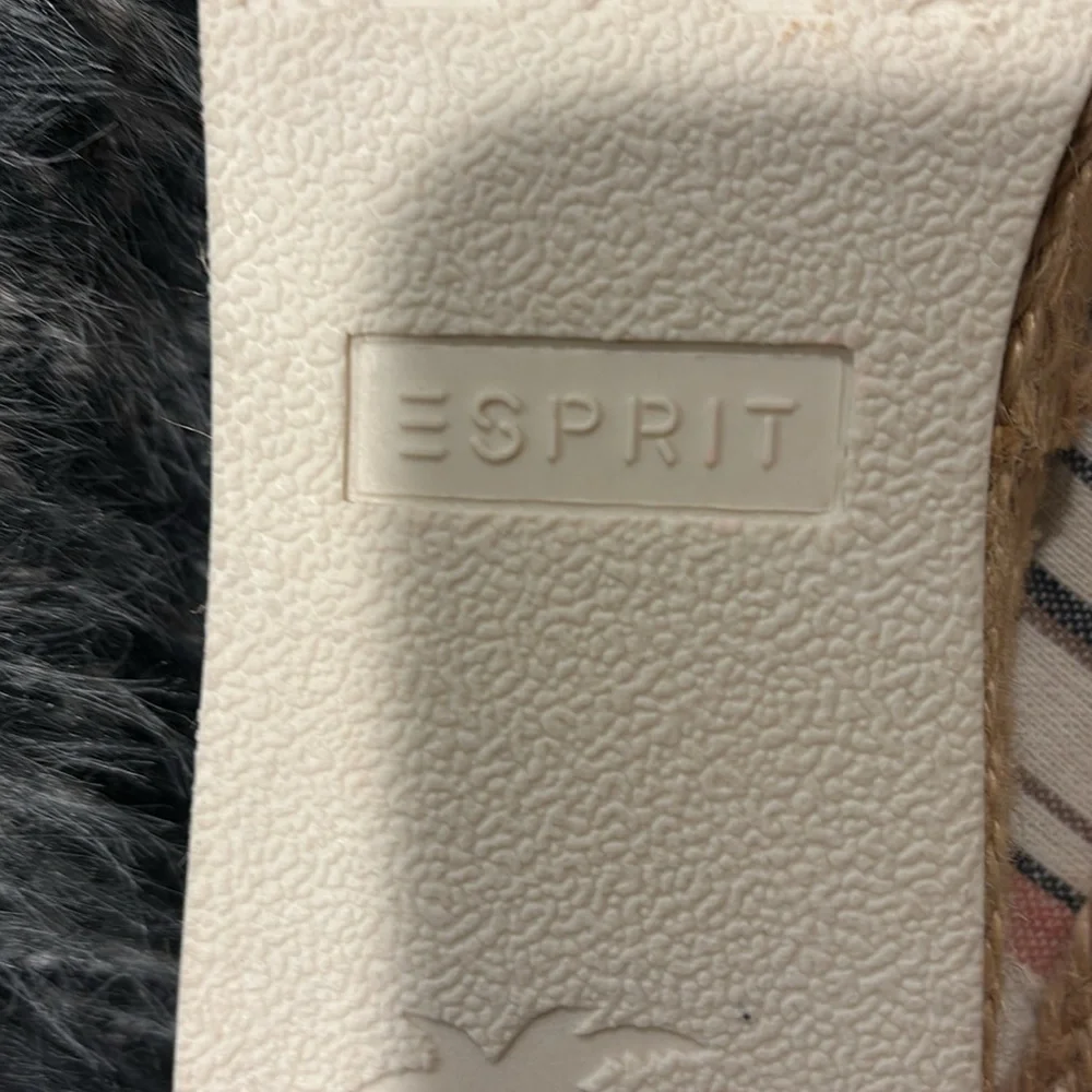 Esprit questions leave